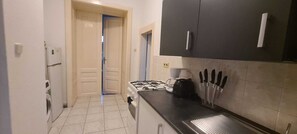 Fridge, microwave, stovetop, dishwasher - Cozy 2BR Apt Prime Vienna Longstays (Vienna)