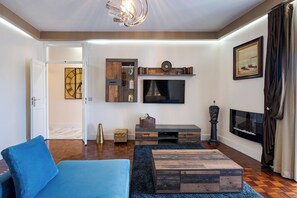 Smart TV, fireplace, table tennis