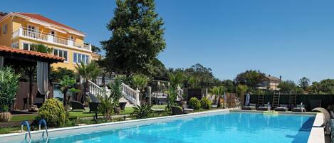 室外游泳池,恒温泳池