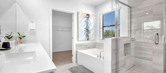 Royal Palm Gateway - Modern 4BR Homestead Retreat