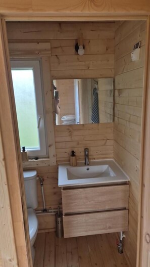 Douche, serviettes fournies
