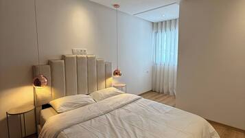 2 bedrooms, internet, bed sheets