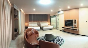 Executive Sky | Desk, laptop workspace, free WiFi, bed sheets