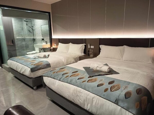 A hotel room with two beds, a shower area, and a large mirror. - Skyport Hotel (Parañaque)