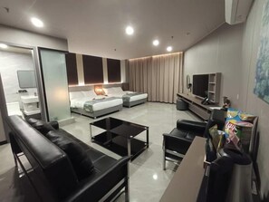 Habitación ejecutiva | Escritorio, espacio para trabajar con laptop y wifi gratis