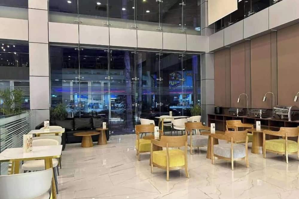 Skyport Hotel