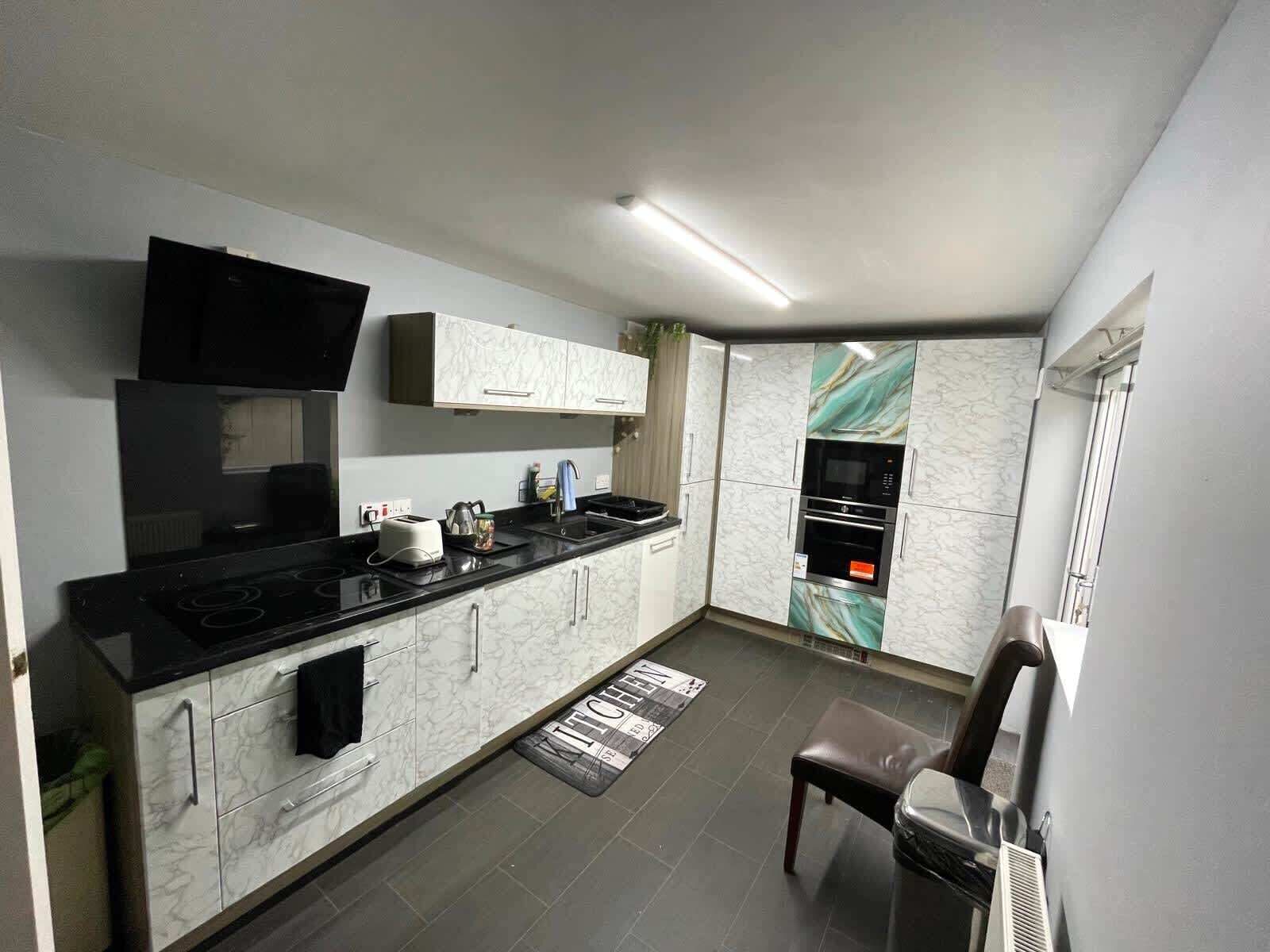 Geladeira, micro-ondas, fogão, cooktop