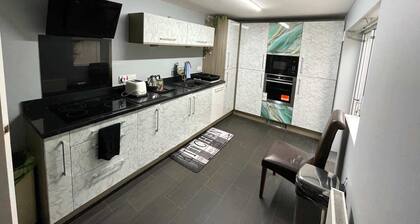 Cosy 2 Bed Apartment in Crossford, near Lanark