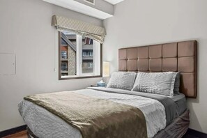 2 bedrooms, travel cot, free WiFi, bed sheets