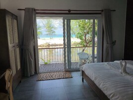 Escritorio, espacio para trabajar con un portátil, wifi gratis