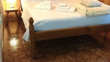 4 bedrooms, iron/ironing board, bed sheets
