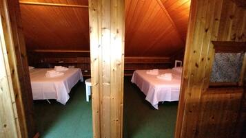 4 bedrooms, iron/ironing board, bed sheets