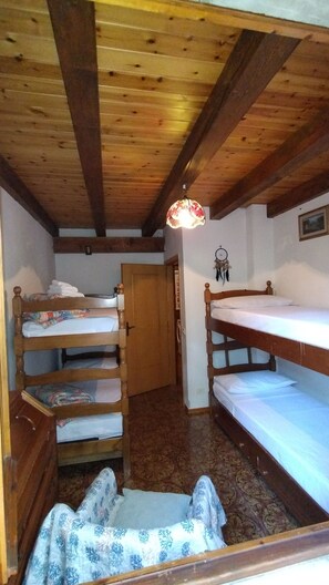 4 Schlafzimmer, Bügeleisen/Bügelbrett, Bettwäsche