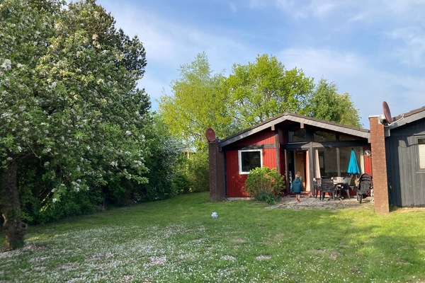 Ein schöner Garten umgibt das Nordseehaus 167