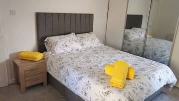 2 bedrooms, iron/ironing board, free WiFi, bed sheets