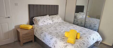 2 habitaciones, tabla de planchar con plancha y wifi gratis