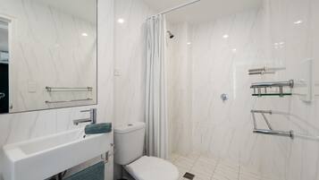 Executive Apartment | Bathroom