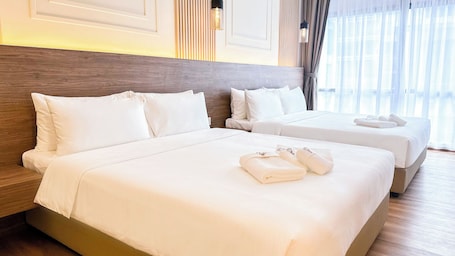 Family Room, 2 Queen Beds | In-room safe, free WiFi