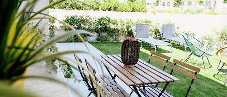 تناول الطعام بالخارج