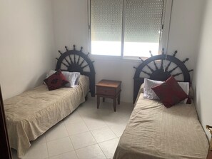 3 bedrooms, iron/ironing board, bed sheets