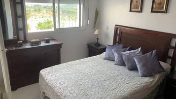 3 slaapkamers, een strijkplank/strijkijzer, beddengoed
