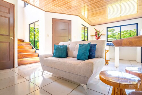 Sleep 6-3 bedrooms-private pool-5 min drive to beach-paved road-easy access