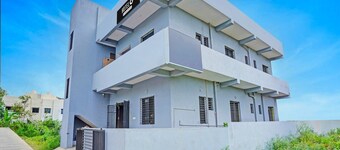 โรงแรม ซีอาร์พีเอฟ วี7 เซอร์วิสอพาร์ตเมนต์