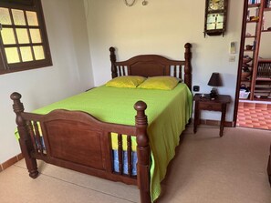 2 slaapkamers, een strijkplank/strijkijzer, wifi, beddengoed