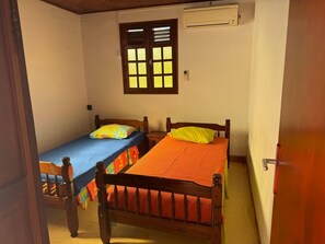 مكواة/لوح كي وواي فاي وملاءات أسرّة