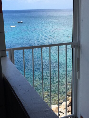 House in the corniche d'or by the sea