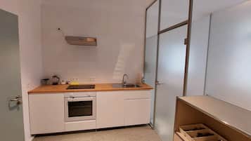 Basic Condo | Private kitchen