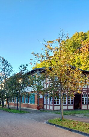 المنشأة من الخارج