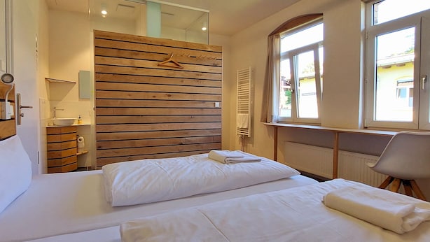 Basic Double Room, Garden View | Free WiFi, bed sheets - Albgut GmbH (Muensingen)