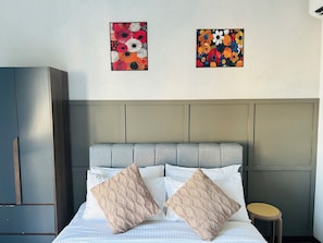 2 chambres, fer et planche à repasser, Wi-Fi, draps fournis
