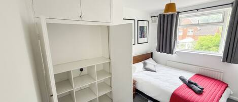 4 dormitorios, tabla de planchar con plancha, wifi y ropa de cama