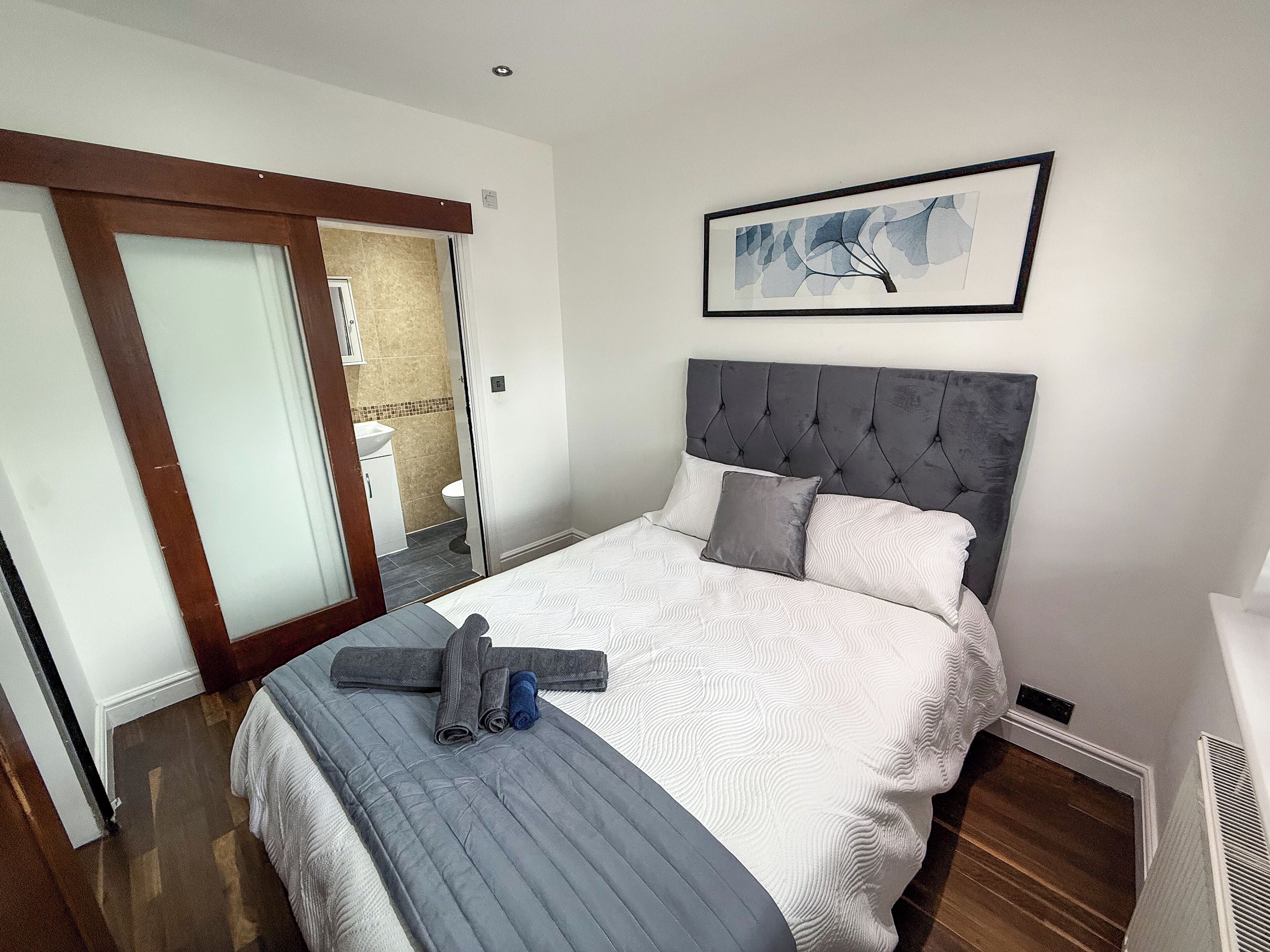 4 chambres, fer et planche à repasser, Wi-Fi, draps fournis