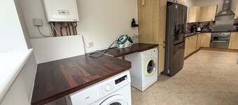 4Bed Contractor Ready & Family Retreat -Private Parking plus Garden