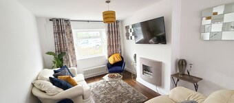 4Bed Contractor Ready & Family Retreat -Private Parking plus Garden
