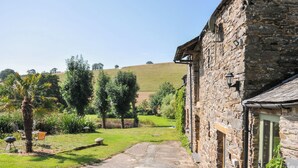 Un bâtiment en pierre sur lequel on peut lire l’inscription suivante : « Little ».