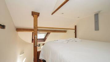 1 kamar tidur dan didekorasi berbeda-beda