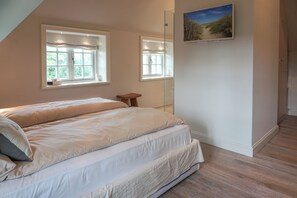 4 bedrooms, iron/ironing board, free WiFi, bed sheets - Exclusive Frisian house in Keitum on Sylt with garden, sauna and wood-burning stove (Sylt / OT Keitum)