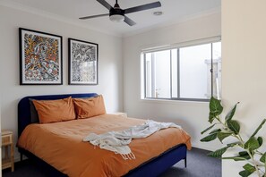 4 bedrooms, WiFi, bed sheets