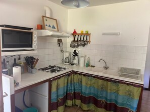 Microwave, oven, stovetop, coffee/tea maker