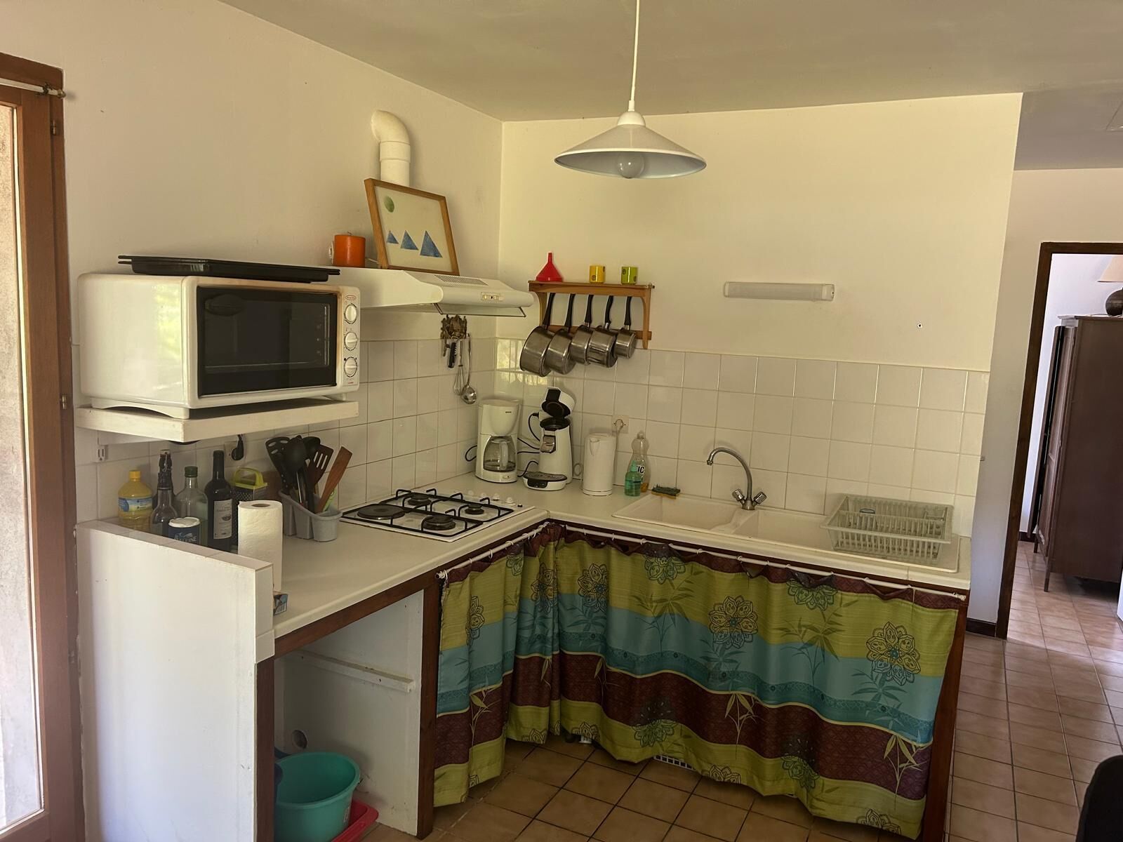 Mikrobølgeovn, ovn, kokeplater og kaffetrakter/tekoker