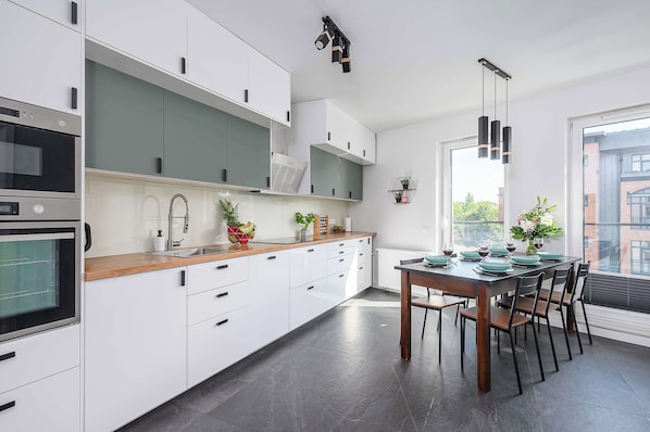 Fridge, microwave, oven, stovetop