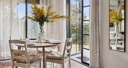 Leafy courtyard Pet friendly Free parking