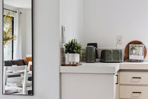 Interior - Carrington Retreat – Quiet 2BR Stay Near Shops, Buses & City Fringe (North Perth)