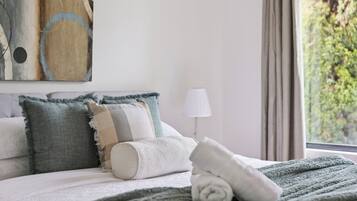 2 bedrooms, desk, iron/ironing board, travel cot