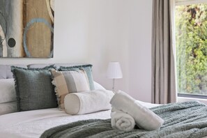 2 bedrooms, desk, iron/ironing board, travel cot