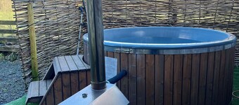 Mountain View Cottage with Hot Tub in the Heart of Snowdonia. Sleeps 5